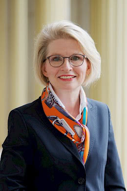 Dr. Susanne Stickler